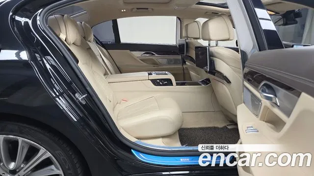 BMW 7-Series 2016 — фото 12