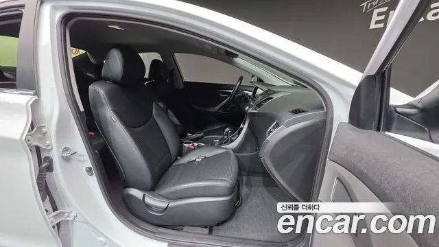 Hyundai AVANTE 2015 — фото 13