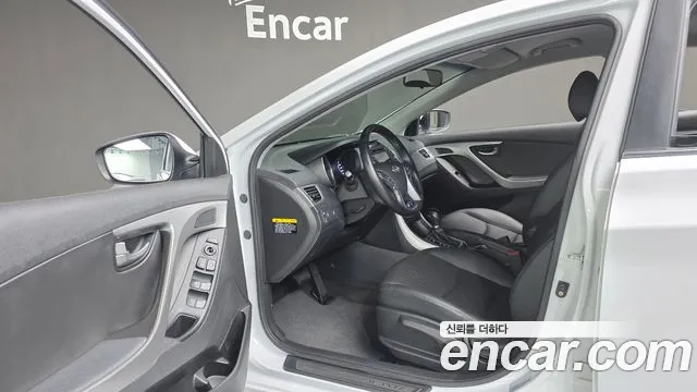 Hyundai AVANTE 2015 — фото 17