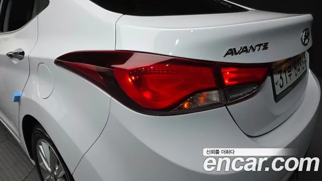 Hyundai AVANTE 2015 — фото 9