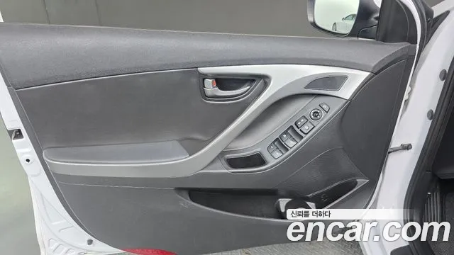 Hyundai AVANTE 2015 — фото 14