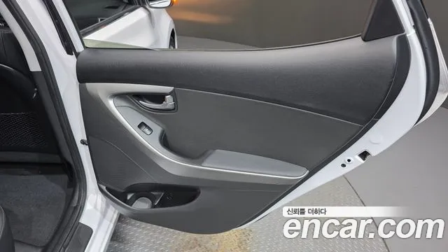 Hyundai AVANTE 2015 — фото 15