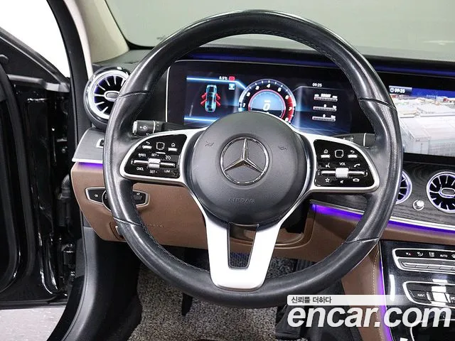 Mercedes-Benz E-Class 2019 — фото 12