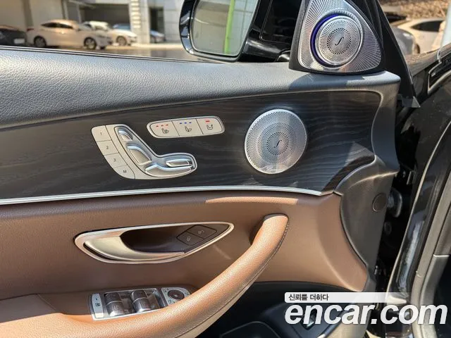 Mercedes-Benz E-Class 2019 — фото 16