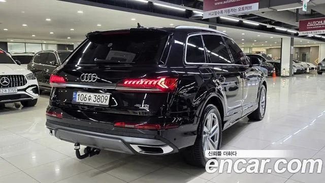 Audi Q7 2021 — фото 6