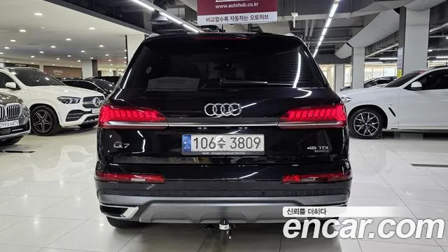 Audi Q7 2021 — фото 7