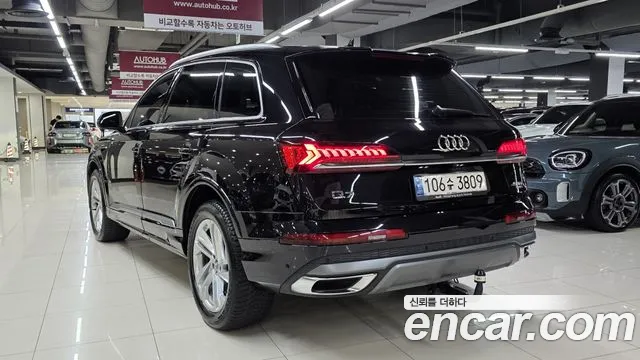Audi Q7 2021 — фото 8