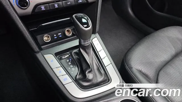 Hyundai AVANTE 2016 — фото 9