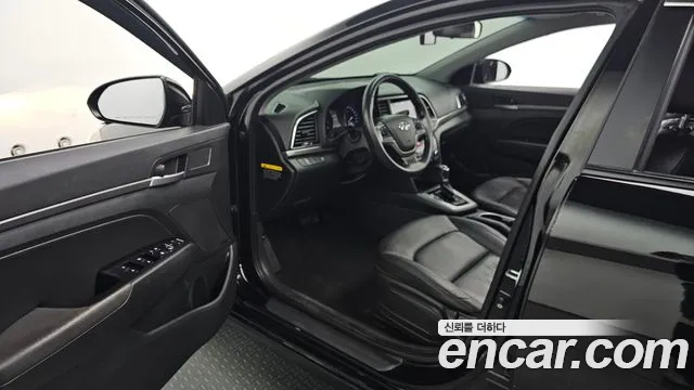 Hyundai AVANTE 2016 — фото 10