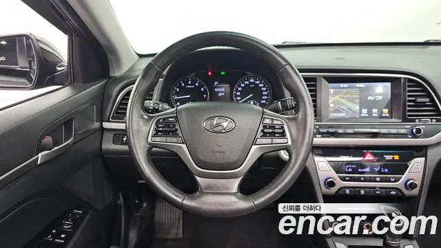 Hyundai AVANTE 2016 — фото 13