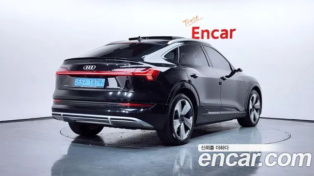 Audi e-tron 2021 — фото 2