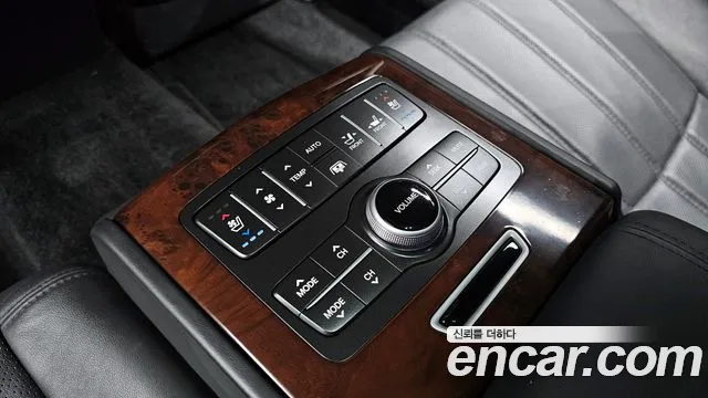Hyundai Equus 2012 — фото 18