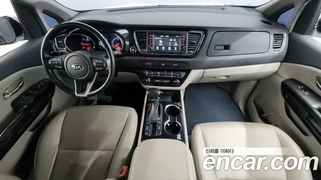 Kia Canival 2019 — фото 10