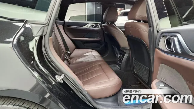 BMW i4 2023 — фото 18