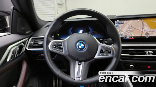 BMW i4 2023 — фото 19