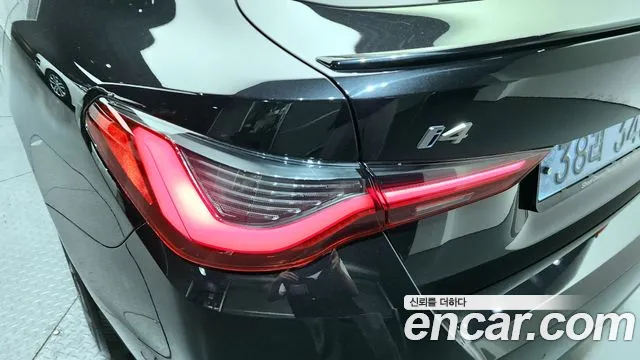 BMW i4 2023 — фото 9
