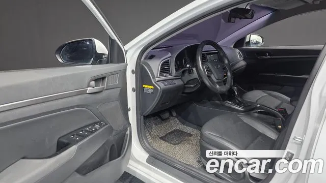 Hyundai AVANTE 2016 — фото 10