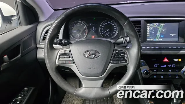 Hyundai AVANTE 2016 — фото 16