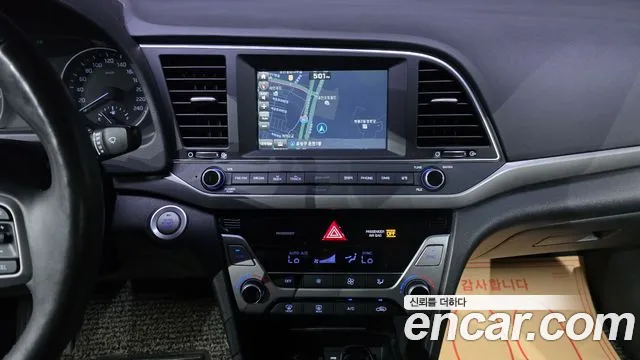 Hyundai AVANTE 2016 — фото 17