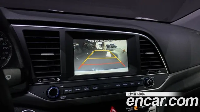 Hyundai AVANTE 2016 — фото 18
