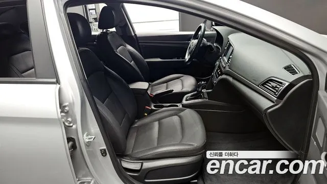 Hyundai AVANTE 2017 — фото 10