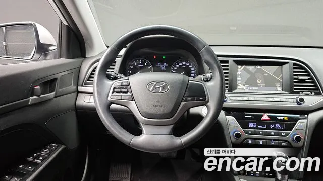 Hyundai AVANTE 2017 — фото 13