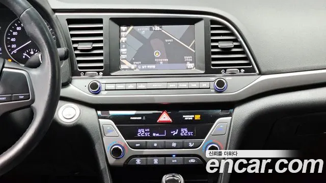 Hyundai AVANTE 2017 — фото 14
