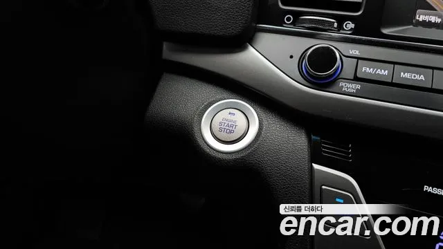 Hyundai AVANTE 2017 — фото 18