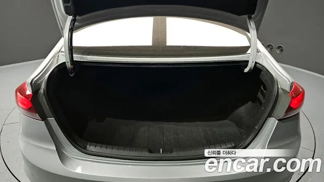 Hyundai AVANTE 2017 — фото 20