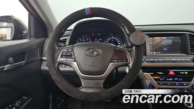 Hyundai AVANTE 2016 — фото 11