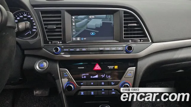 Hyundai AVANTE 2016 — фото 12