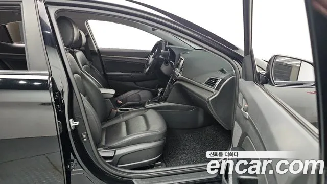 Hyundai AVANTE 2016 — фото 18