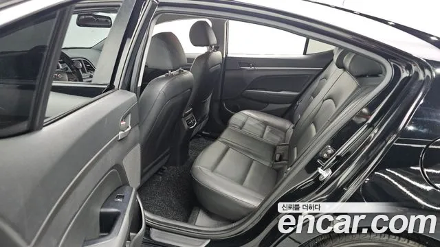 Hyundai AVANTE 2016 — фото 19