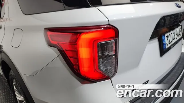 Ford Explorer 2020 — фото 9
