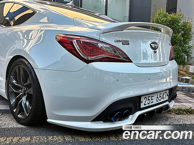 Hyundai Genesis 2011 — фото 15