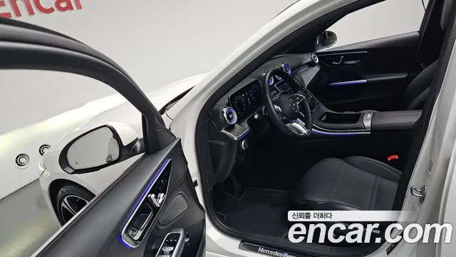 Mercedes-Benz C-Class 2023 — фото 12