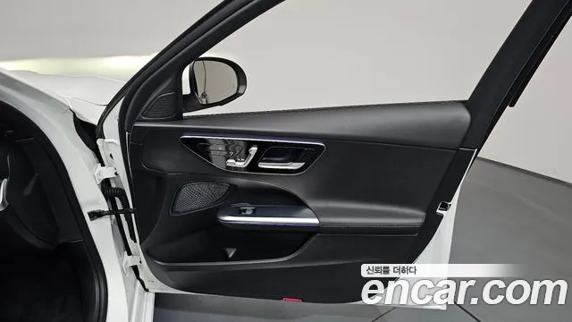 Mercedes-Benz C-Class 2023 — фото 13