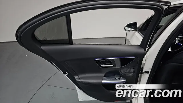 Mercedes-Benz C-Class 2023 — фото 14