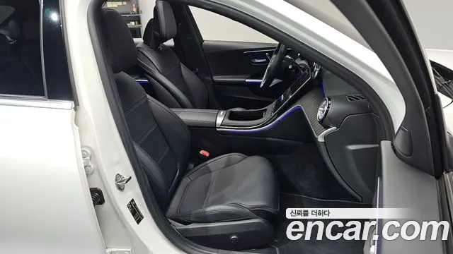 Mercedes-Benz C-Class 2023 — фото 15