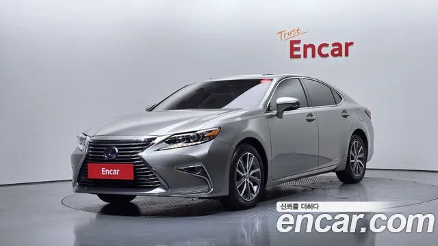 Lexus ES 2018 — фото 1