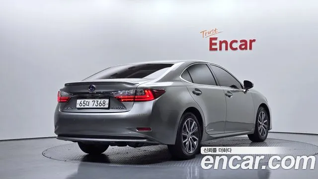 Lexus ES 2018 — фото 2
