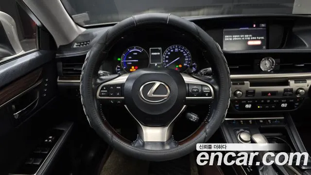 Lexus ES 2018 — фото 13