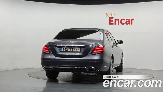 Mercedes-Benz E-Class 2018 — фото 4
