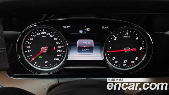 Mercedes-Benz E-Class 2018 — фото 11