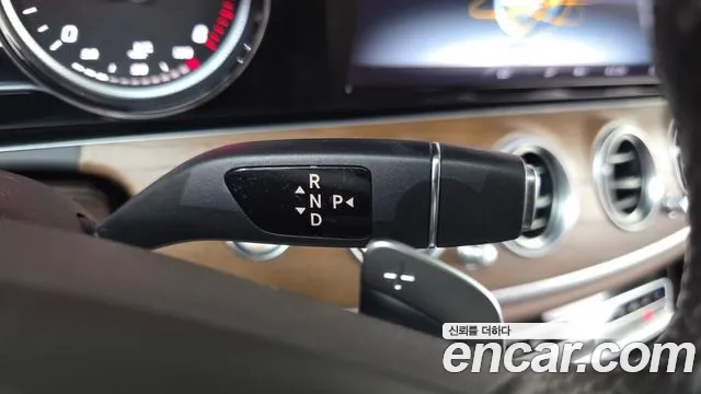 Mercedes-Benz E-Class 2018 — фото 12