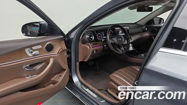 Mercedes-Benz E-Class 2018 — фото 13