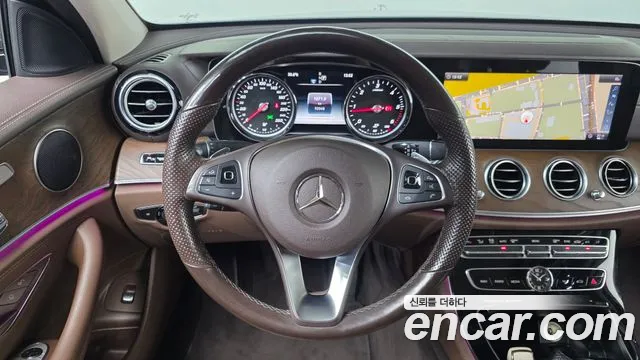 Mercedes-Benz E-Class 2018 — фото 19
