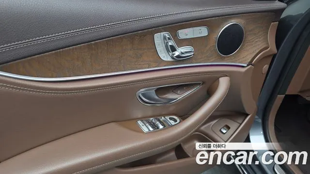Mercedes-Benz E-Class 2018 — фото 14