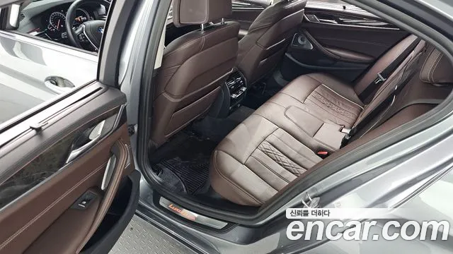 BMW 5-Series 2018 — фото 18
