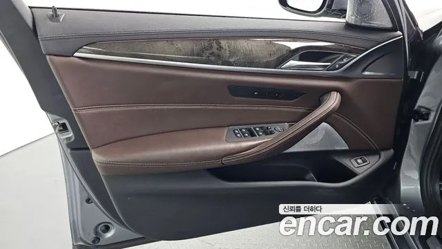 BMW 5-Series 2018 — фото 14